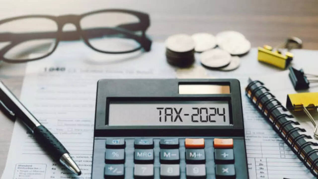 10-12 लाख का आय पर 15% टैक्स​