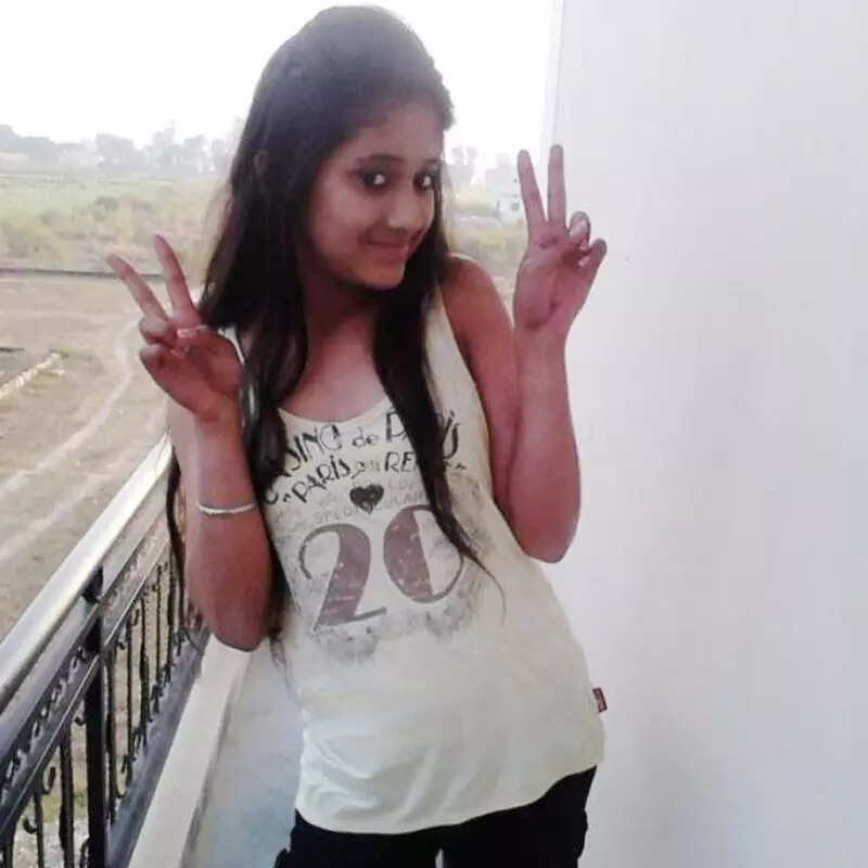 शिवांगी जोशी ने बदला लुक 