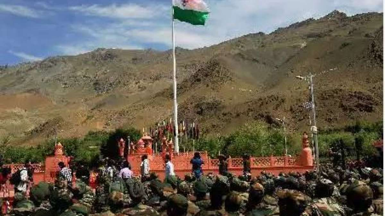 धीरे-धीरे सेना ने सभी चोटियों पर दोबारा कब्जा
