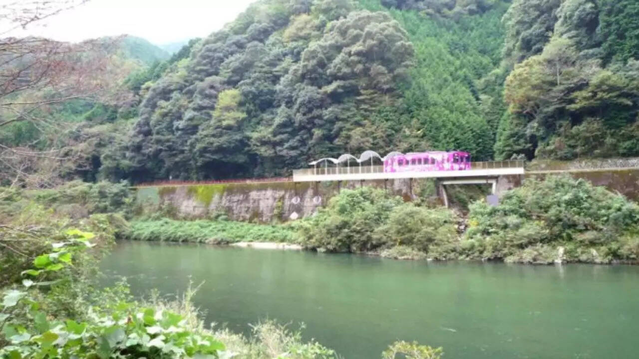 क्यों बनाया गया है स्टेशन