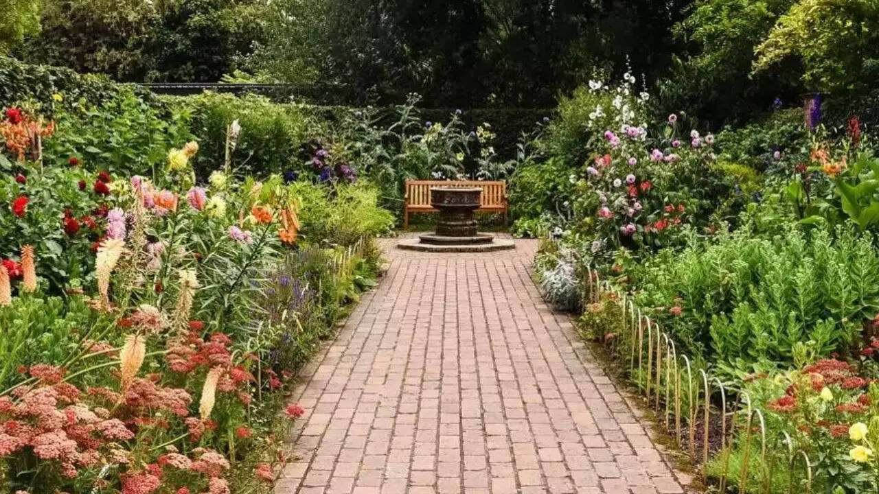 गार्डन ऑफ फाइव सेंसेज (Garden of Five Senses)