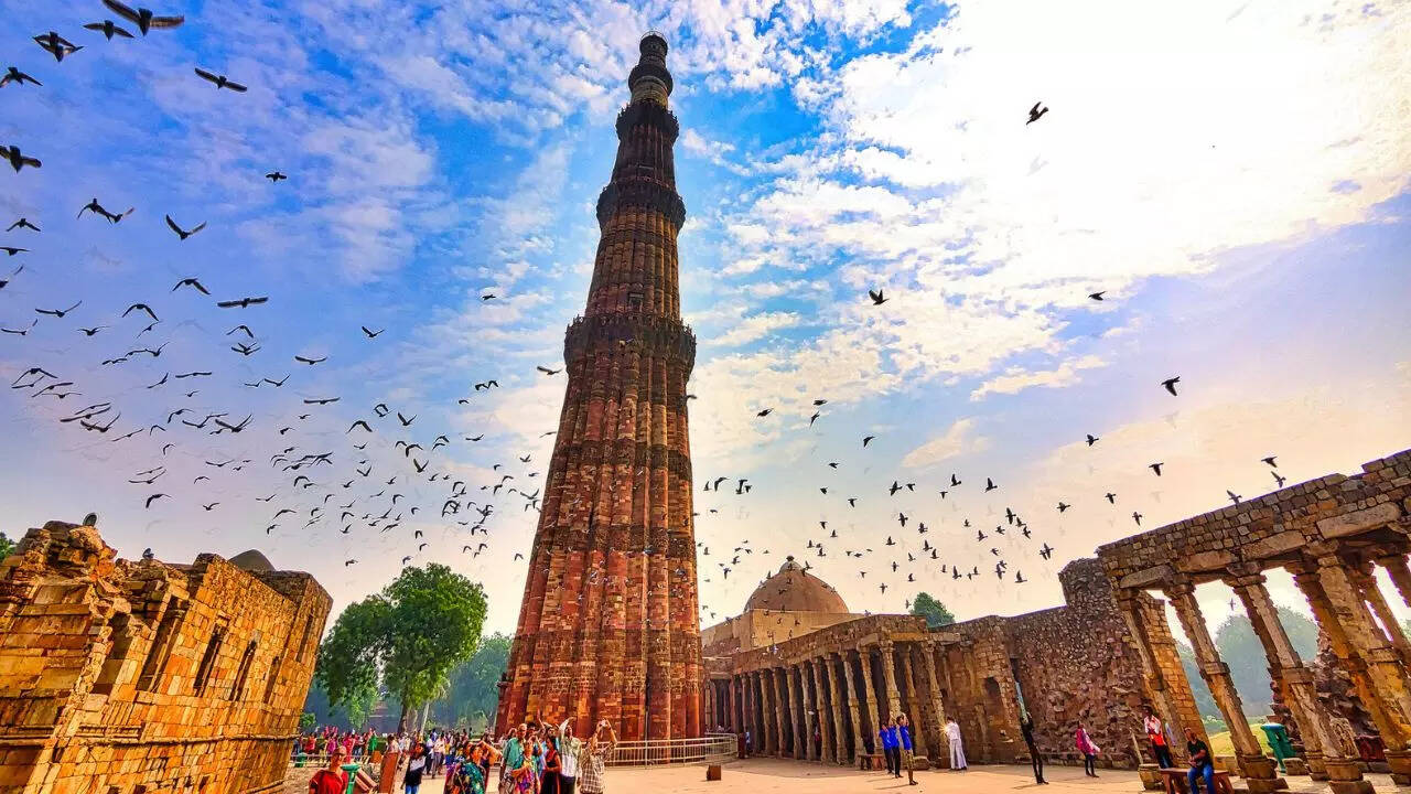 कुतुब मीनार (Qutub Minar)