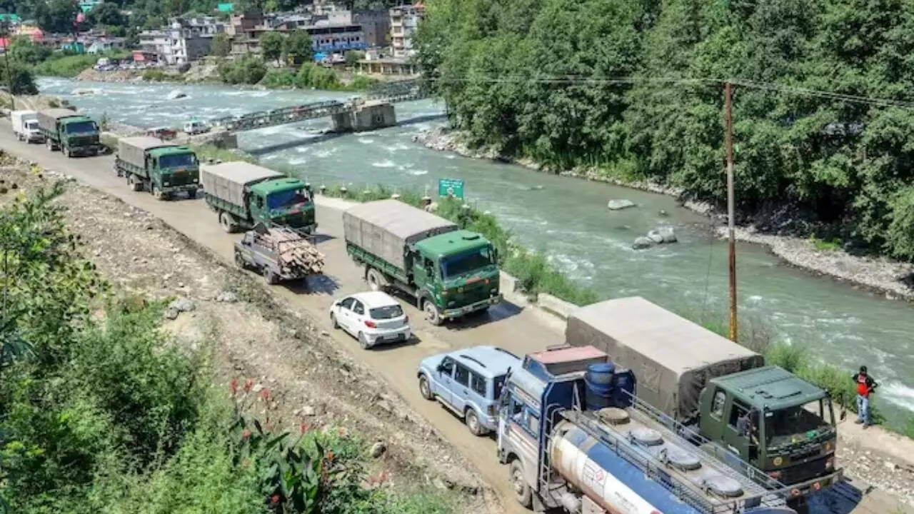 मनाली-लेह हाईवे