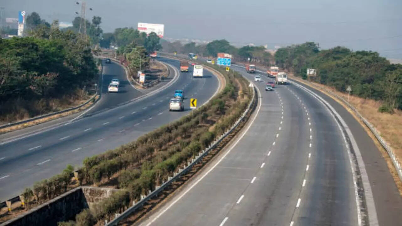 कितने जिलों से गुजर रहा एक्सप्रेसवे