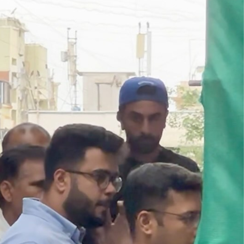 घर देखने पहुंचे रणबीर कपूर