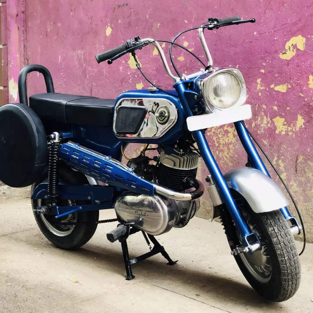 Rishi Kapoor Made This Rajdoot GTS 175 Bike Famous As Bobby Bike