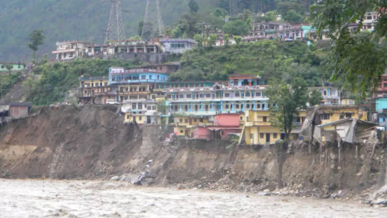 अचानक बढ़ता है पानी का जलस्तर