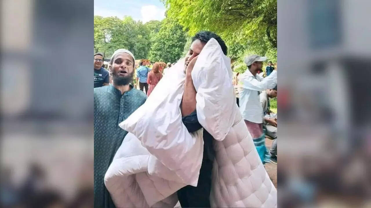 पीएम का तकिया-बिस्तर लूटा