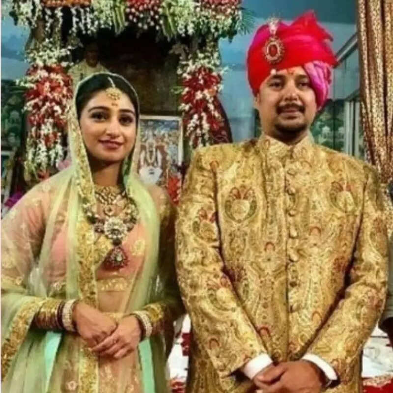 मंत्री के बेटे से शादी