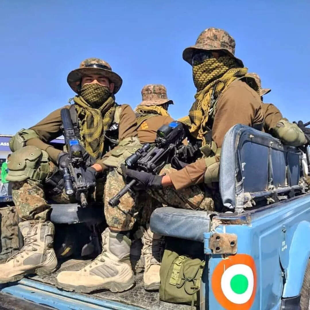 खतरनाक हथियारों से होते हैं लैस