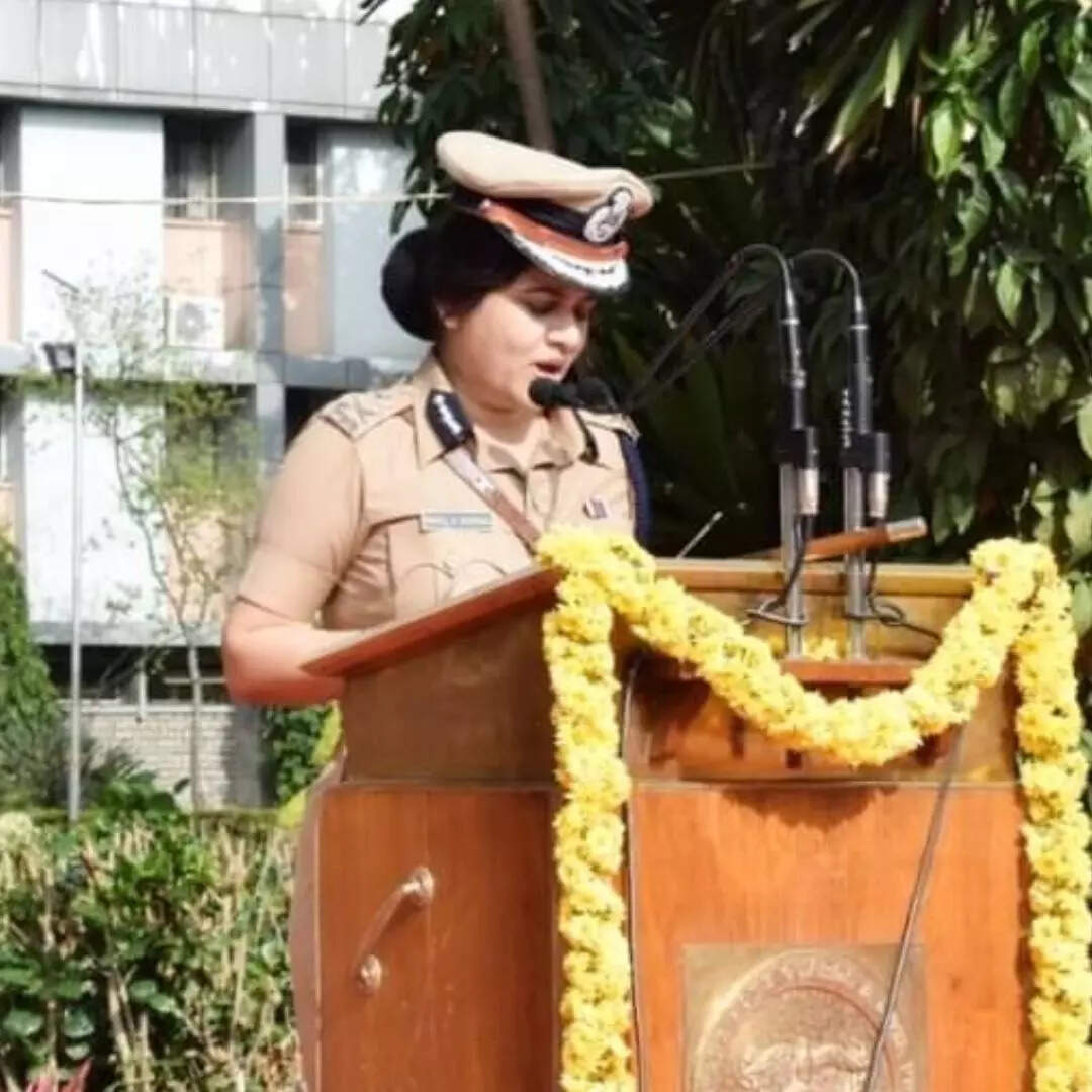 UPSC 2000 बैच की ऑफिसर