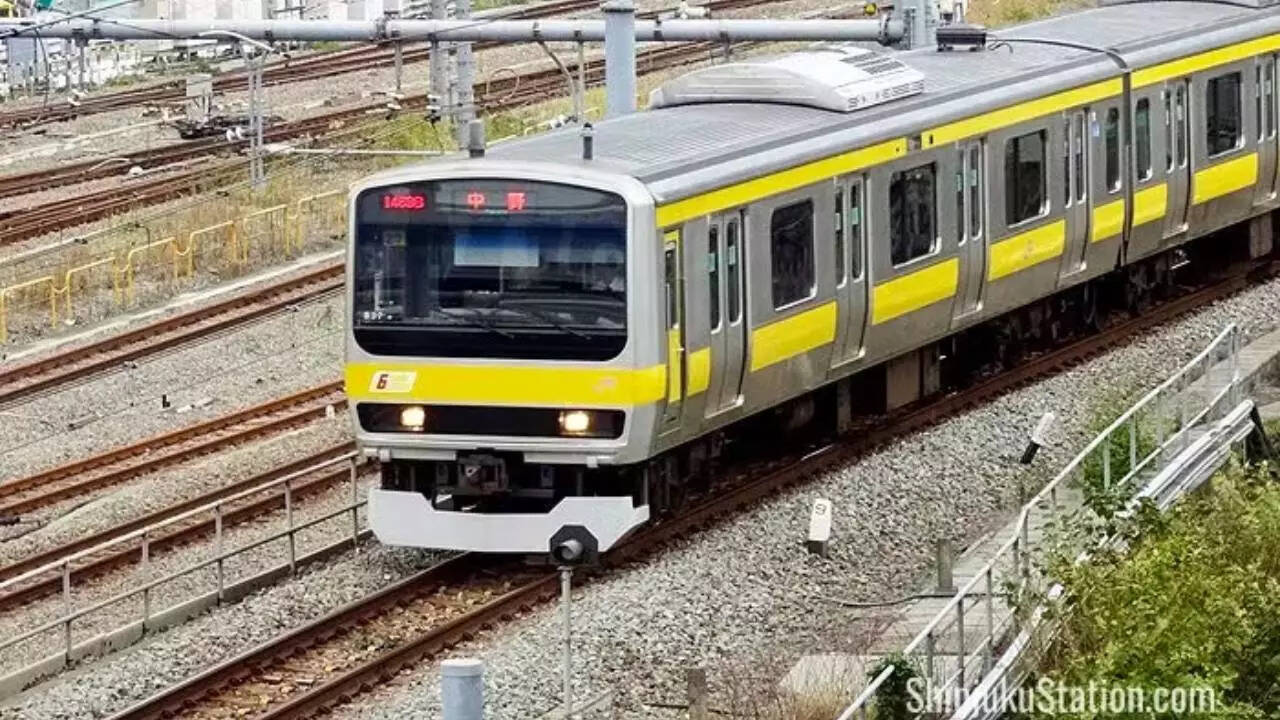 36 लाख यात्री आते हैं रोज