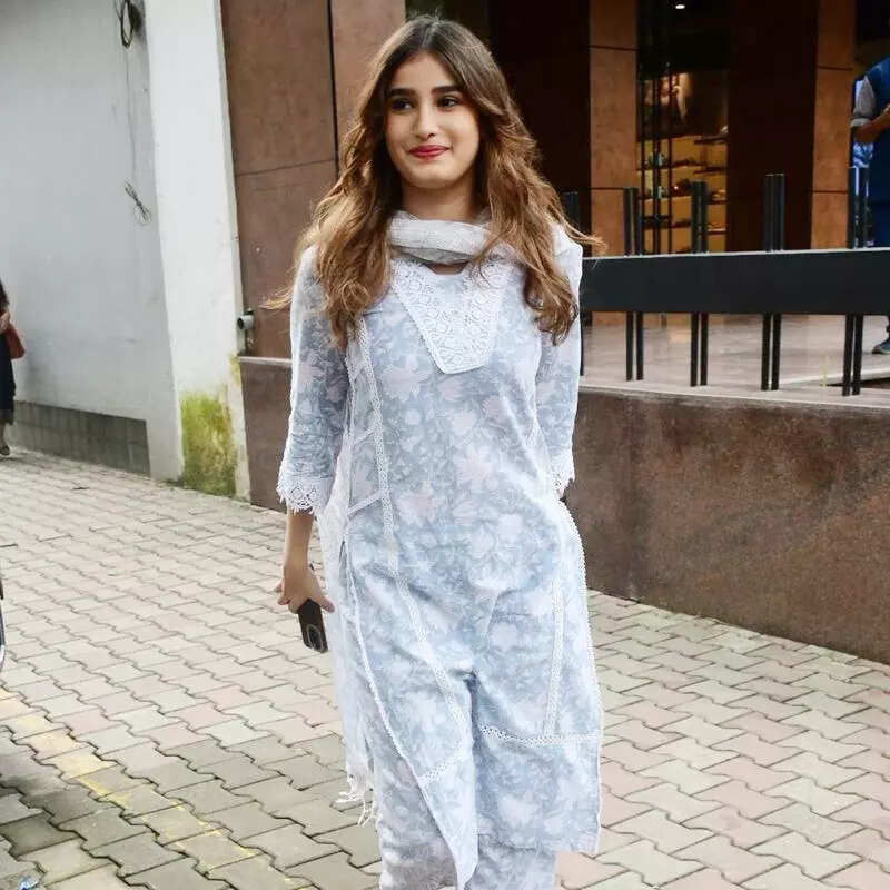 क्यूट है राशा थडानी की स्माइल