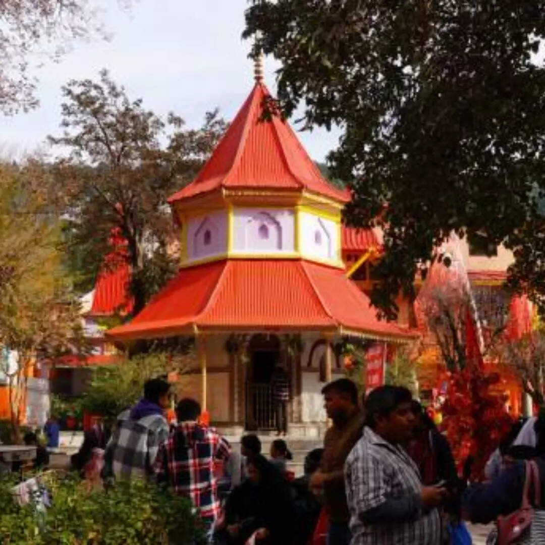 नैना देवी मंदिर