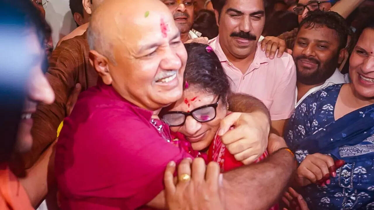 सीबीआई के बाद ईडी ने कसा शिकंजा