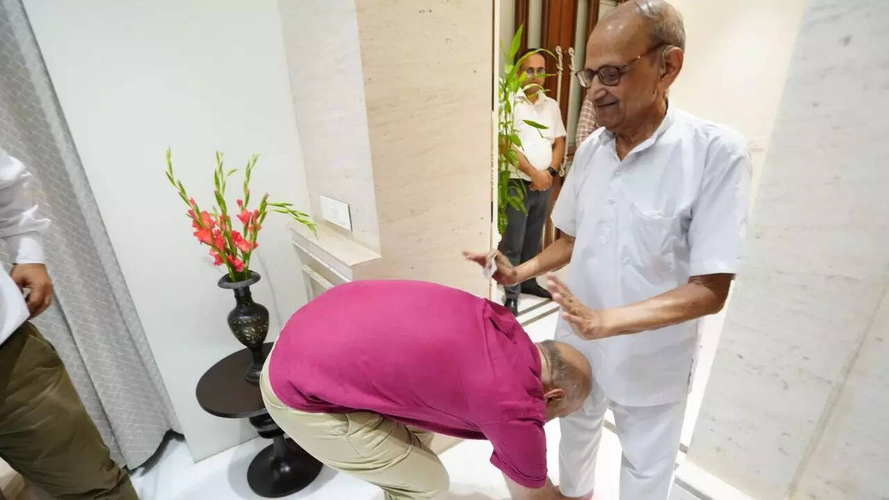 सिसोदिया के ठिकानों पर छापे