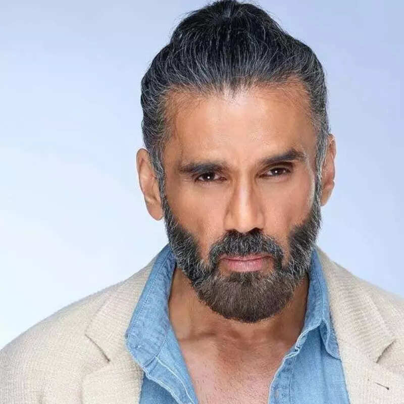 शादीशुदा सुनील का इन हसीनाओं संग जुड़ा नाम