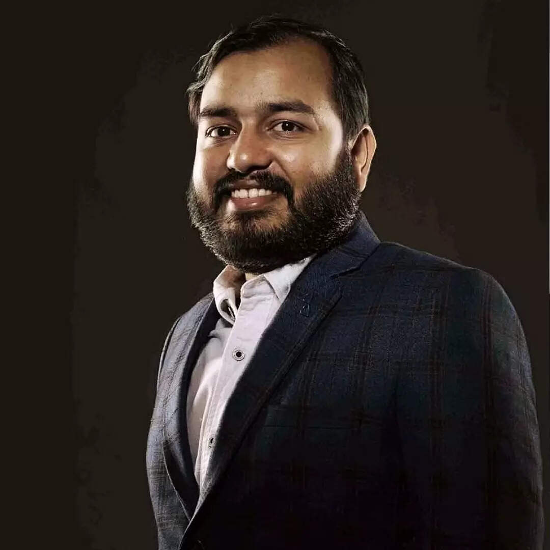 कहां से की ग्रेजुएशन