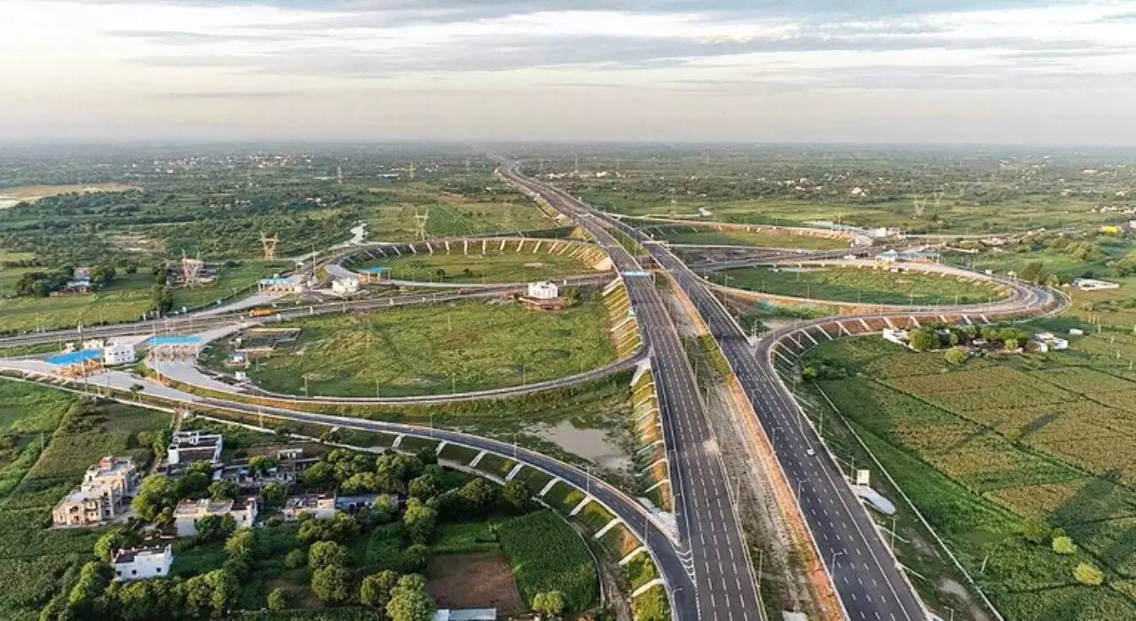 700 किमी लंबा एक्सप्रेसवे