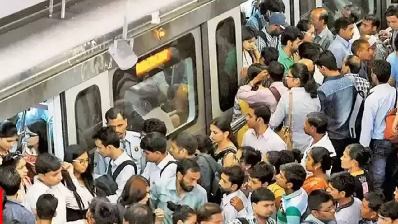 यात्रा करने वालों की भीड़ ही उमड़ पड़ी