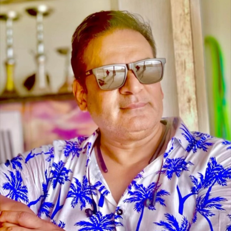 सुनिधि चौहान से 13 साल बड़े थे बॉबी खान