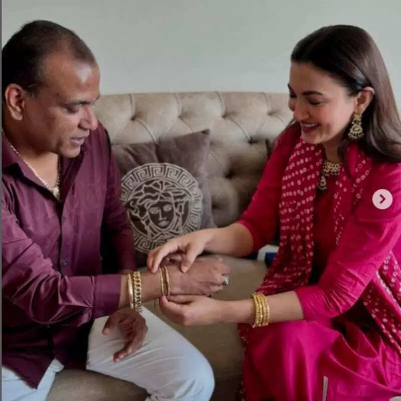 गौहर खान ने मुंह बोले भाई संग मनाया रक्षाबंधन