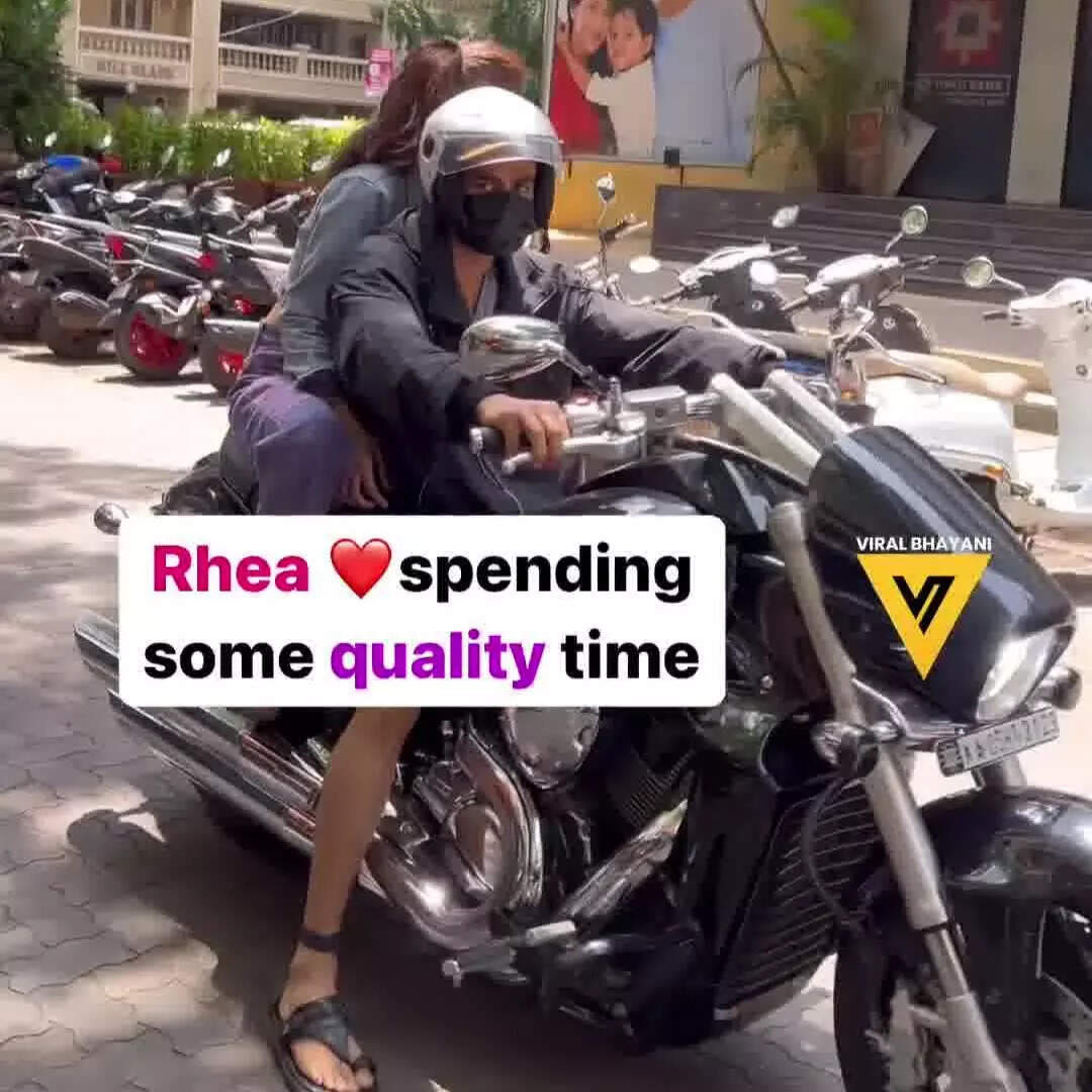 रिया चक्रवर्ती के साथ