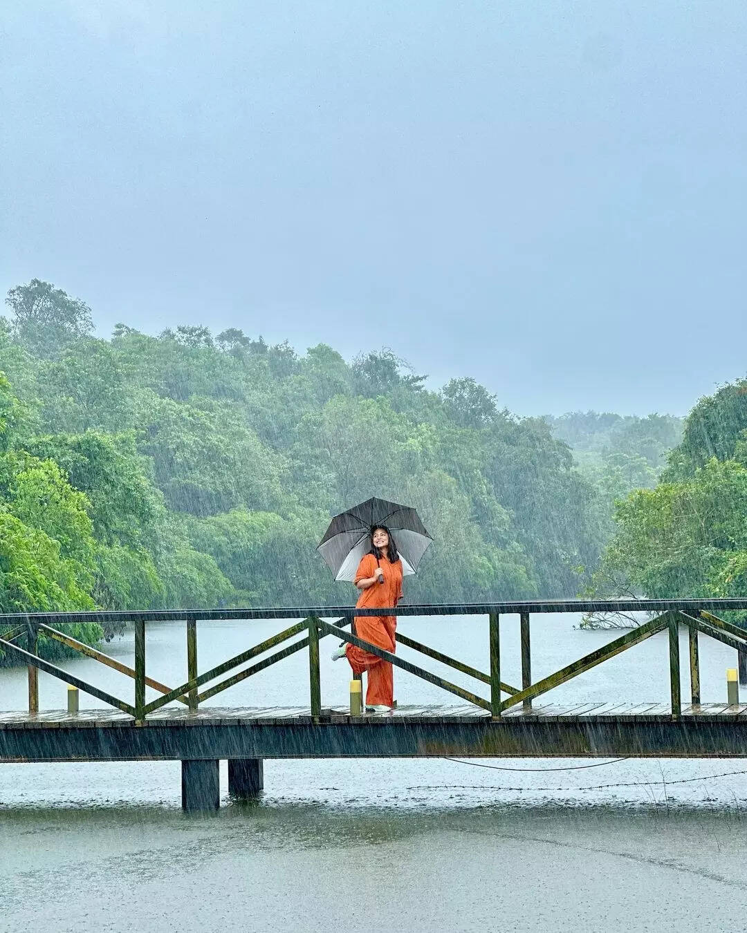 हिना खान ने फोटोज शेयर करते हुए लिखा मजेदार कैप्शन