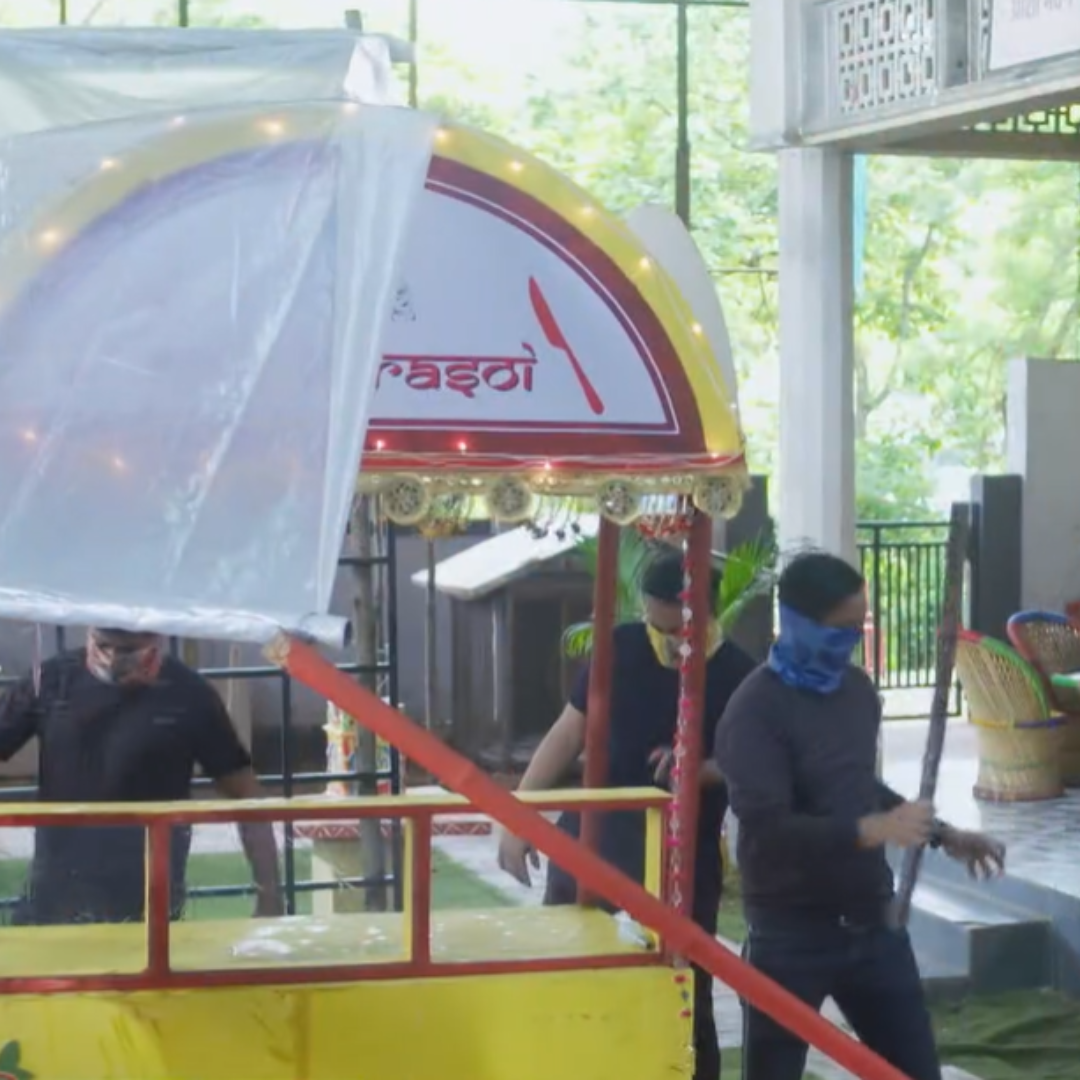 अनुपमा का ठेला जला देंगे गुंडे