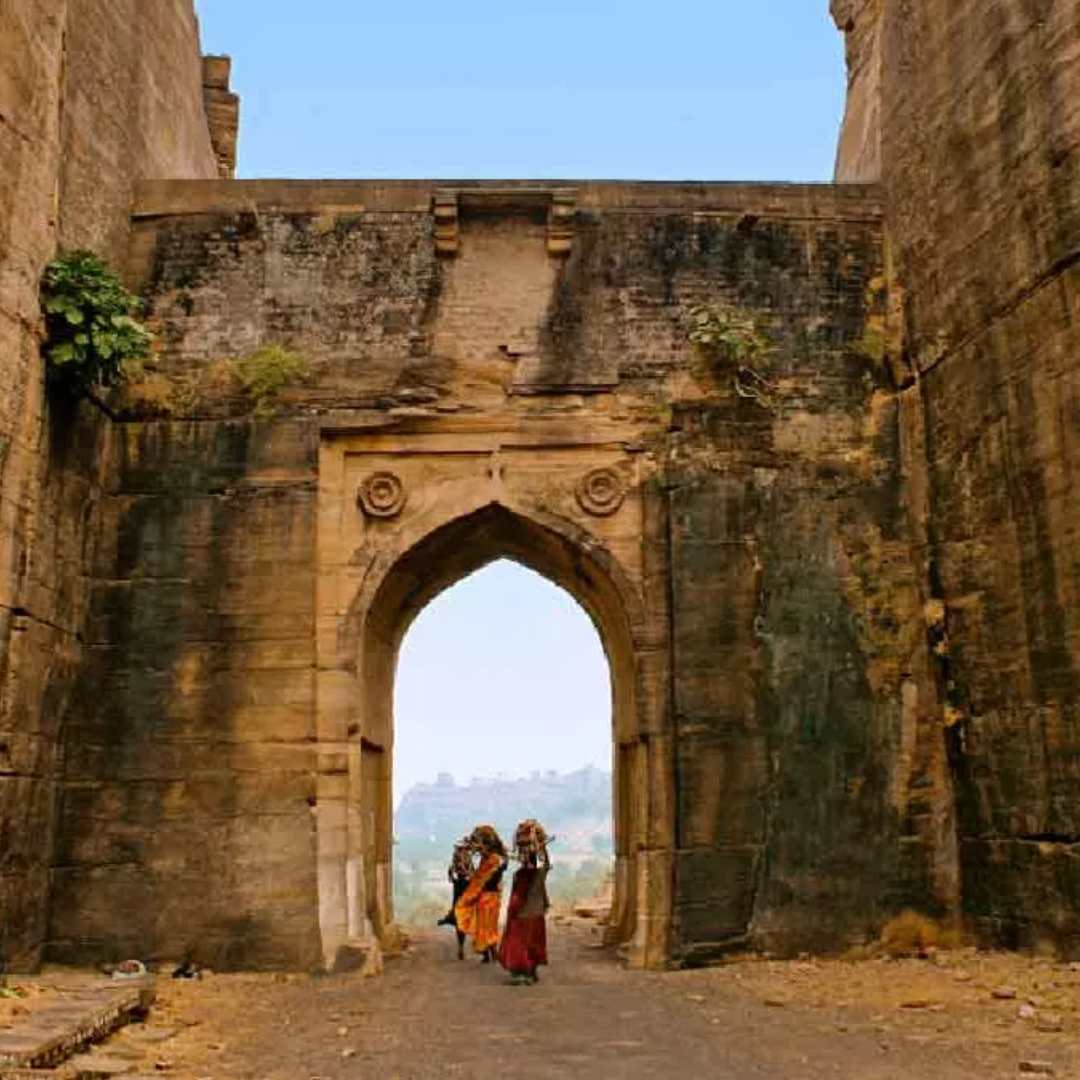 रातों रात रहस्यमय तरीके से बन गया था चंदेरी की भूतिया घाटी पर ये ...