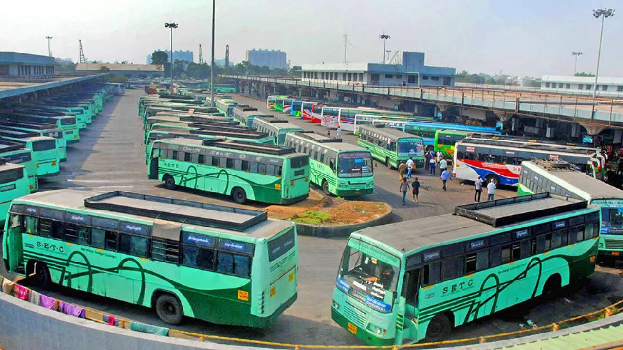 बन रहा डबल बेसमेंट पार्किंग स्ट्रक्चर​
