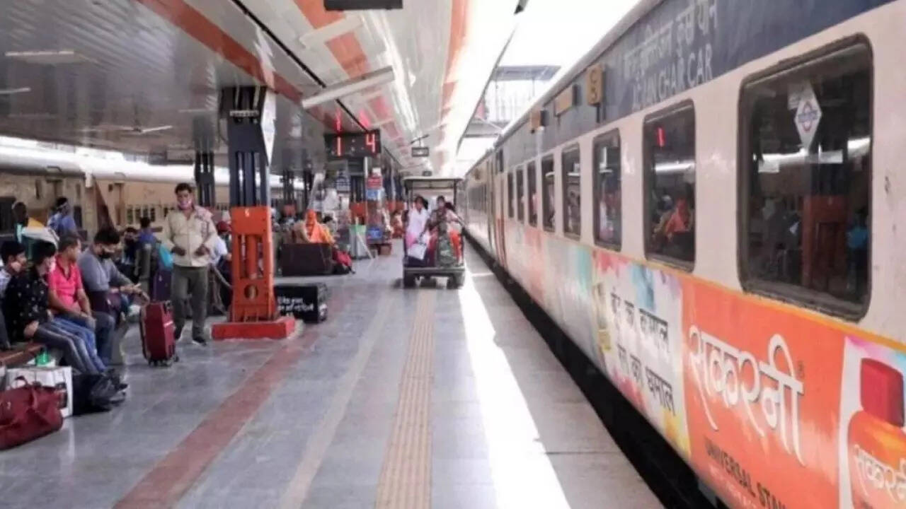कहां है यह अनोखा रेलवे स्टेशन