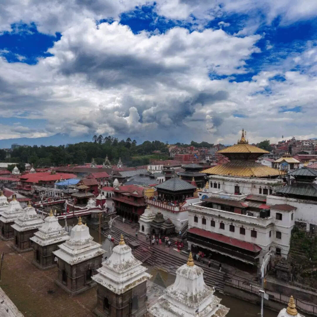 पूर्व दिशा की ओर मुख को तत्पुरुषा और दक्षिण को अघोरा नाम दिया गया है।