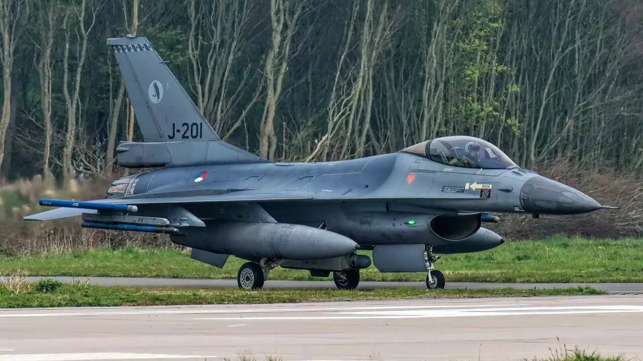 यूक्रेन के पास कितने F-16