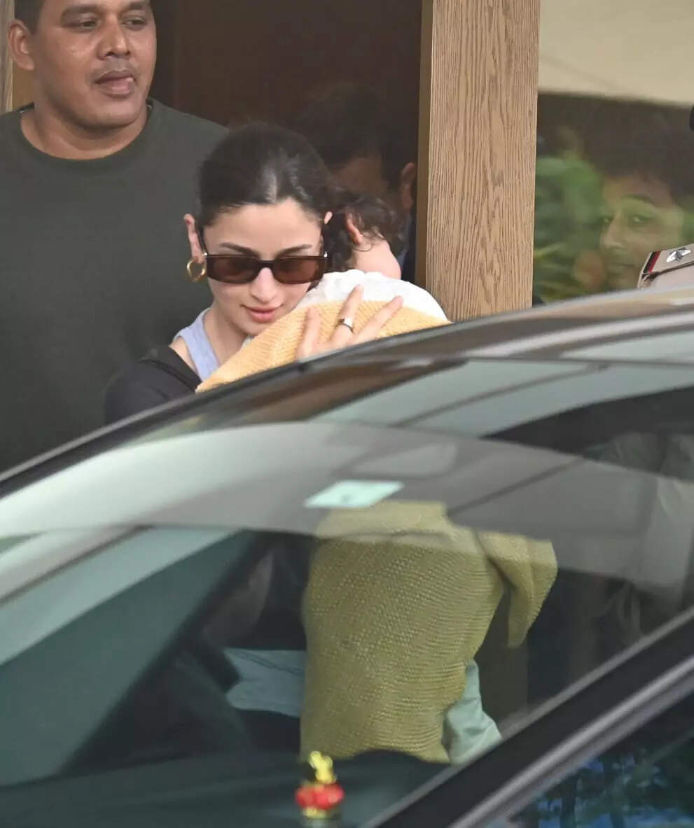 आलिया के बॉडीगार्ड ने भी खींचा ध्यान