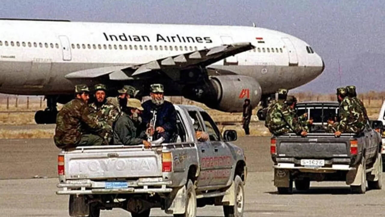 विमान को लाहौर ले जाया गया