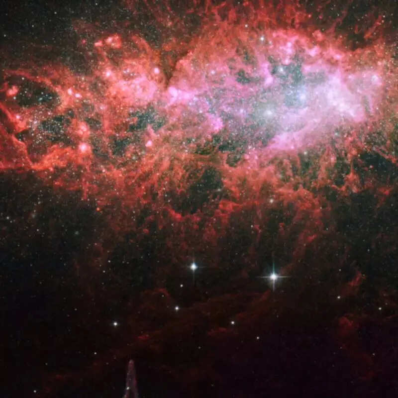 NGC 1569 स्टारबर्स्ट आकाशगंगा