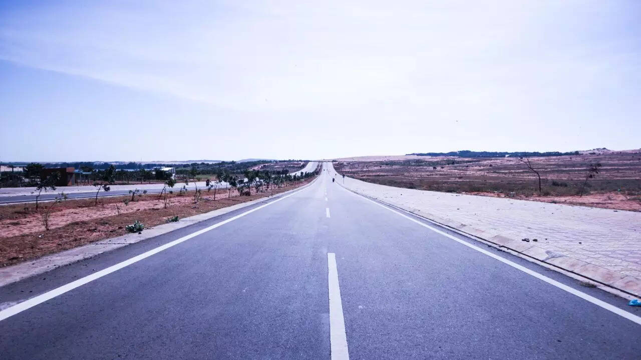 सूरत चेन्नई एक्सप्रेसवे का दो खंड