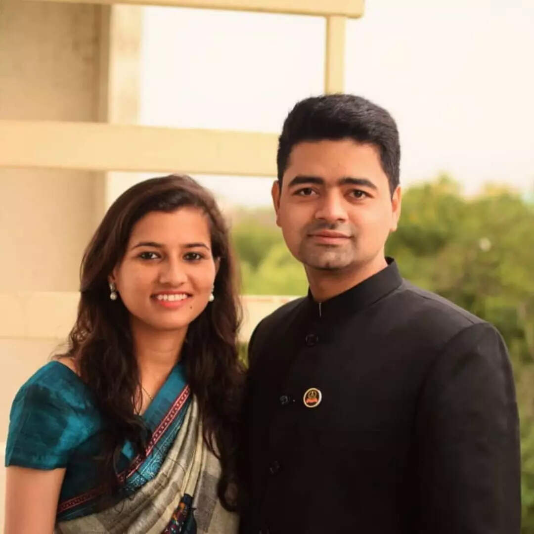 जूनियर IRS से शादी