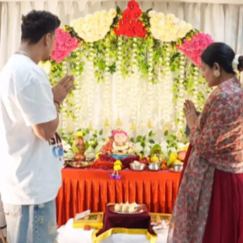 युविका चौधरी-प्रिंस नरुला के घर पधारे बप्पा