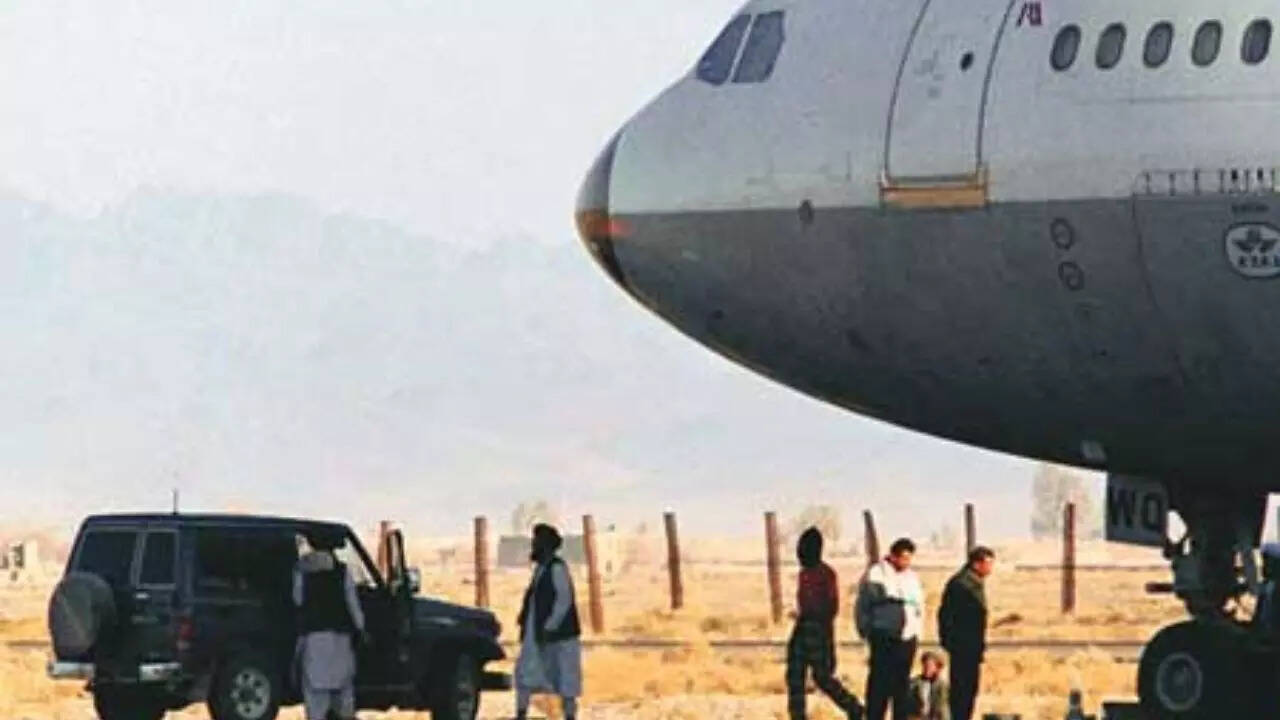 ​विमान को छोड़ दिया गया​