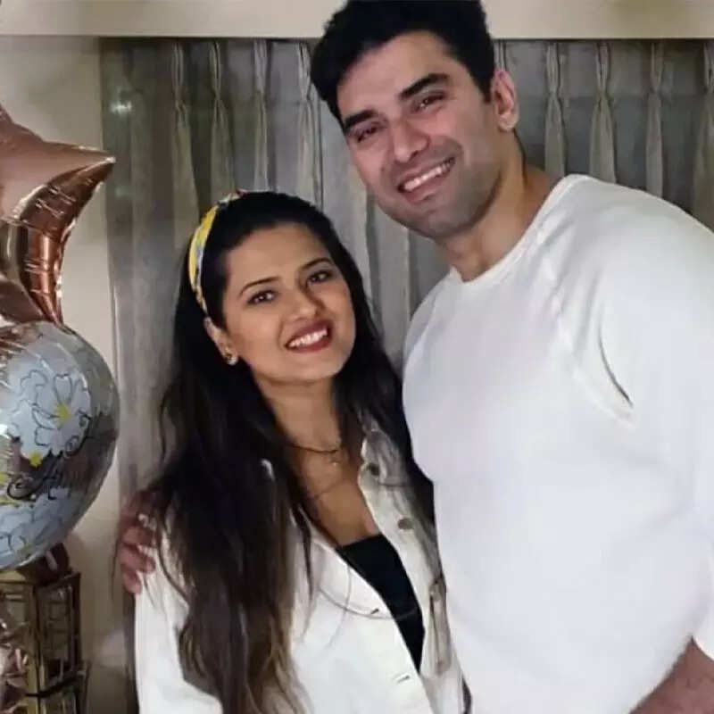 कृतिका सेंगर-निकितिन धीर Kratika Sengar-Nikitin Dheer