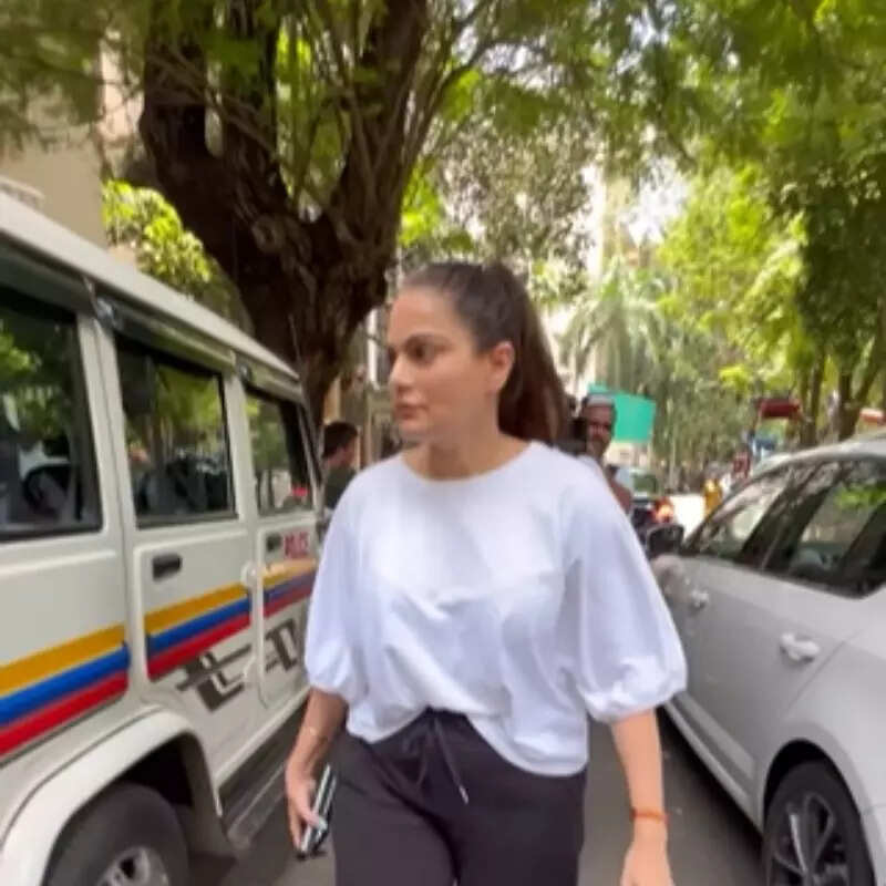 उदासी भरा चेहरा लेकर पहुंची सलमान की बहन