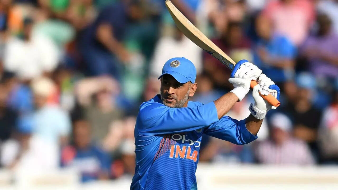 Kaun hai Team india ke behtar kaptan virat rohit ya fir ms dhoni- धोनी ...