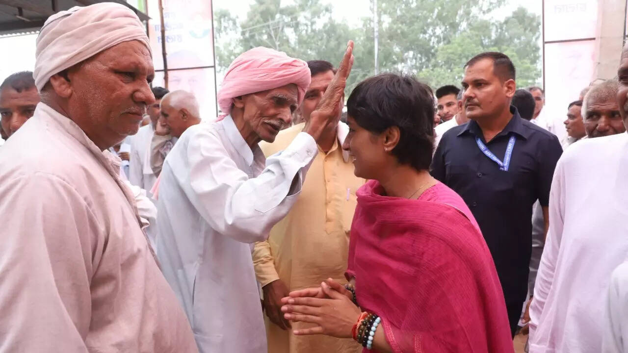 विनेश के पास है 185 करोड़ की है अचल संपत्ति