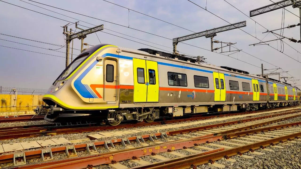 दिल्ली मेट्रो से अधिक रफ्तार