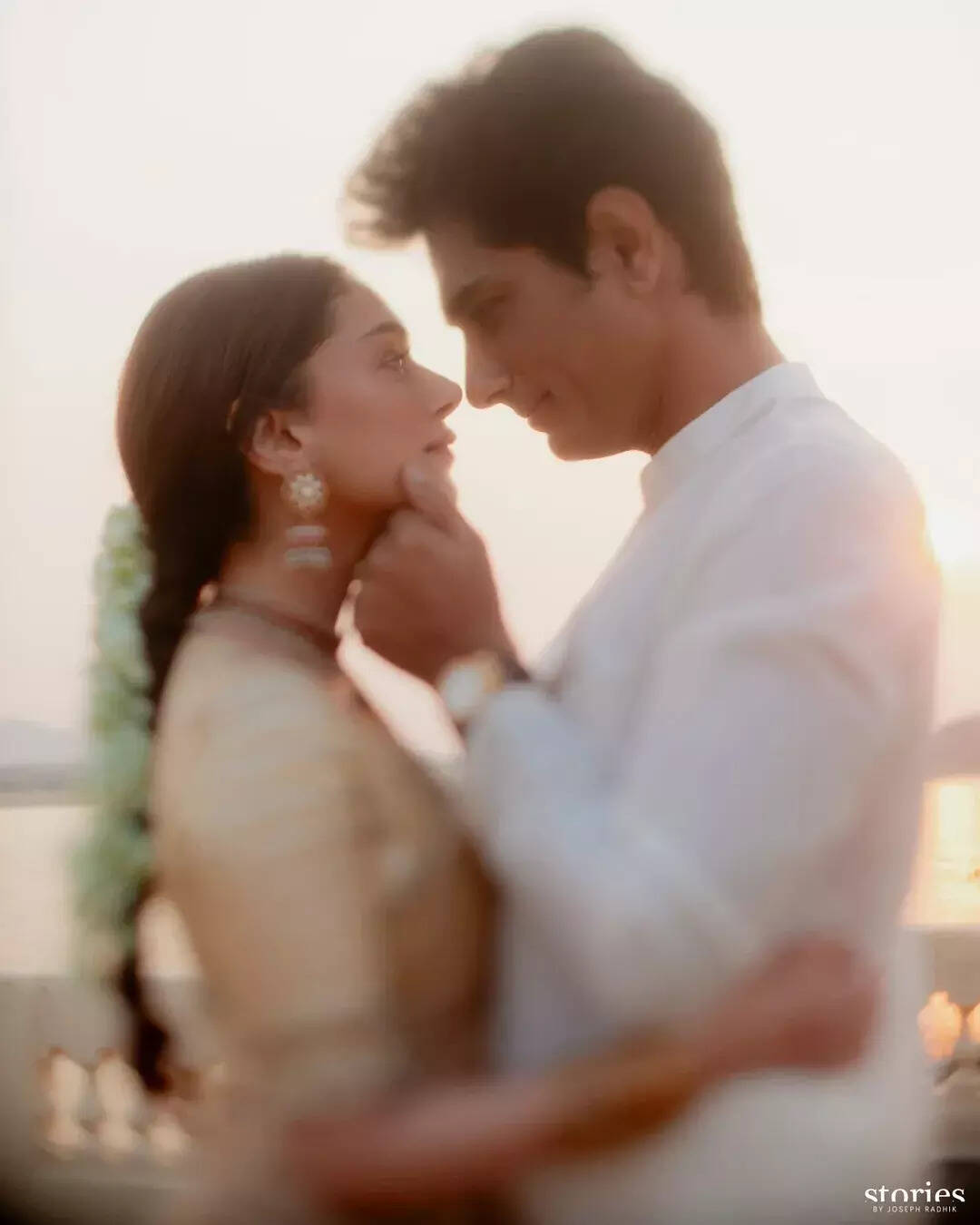 Aditi-Siddharth ने दिए रोमांटिक पोज 