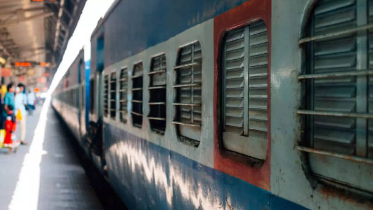 दो तरह की ट्रेन