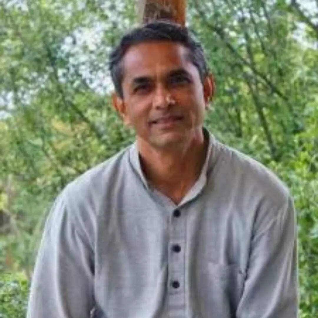 क्या करते हैं आतिशी के पति