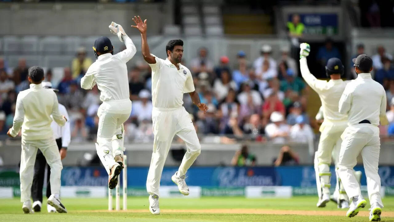 नंबर वन बनने से हैं 14 विकेट दूर
